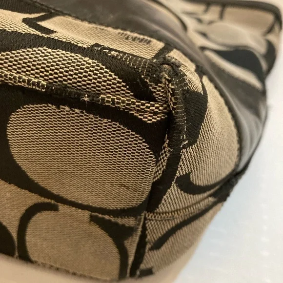 COACH signature stripe No. 12429
SHOULDERBAG tote VNTG and wallet - Picture 7 of 16